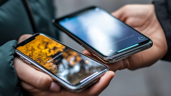 Pixel 9aのデザイン、まさかの変化！？フラットなカメラに注目！